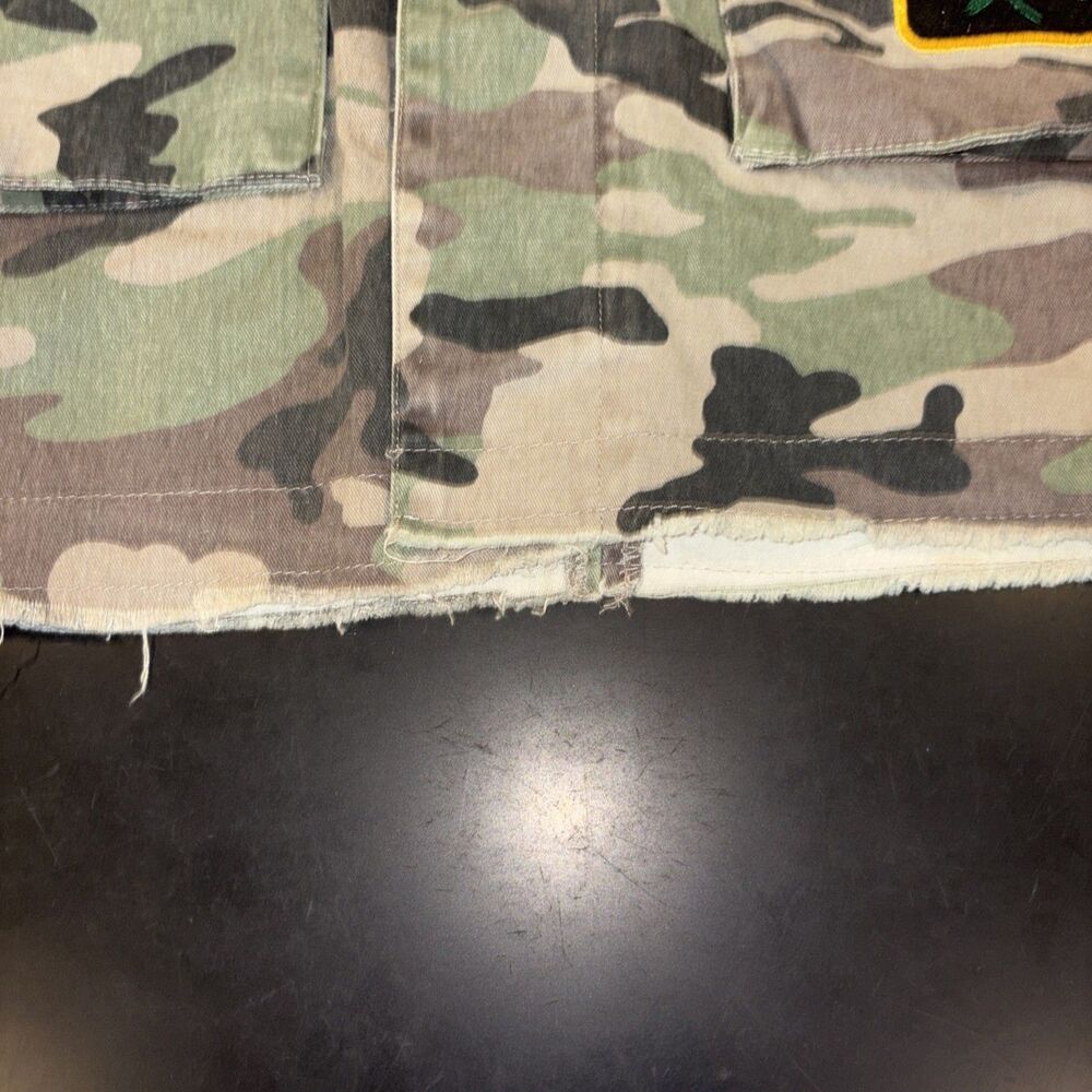 The Rail Camo Military Patch Jacket Size: XL Various Patches 46” Pit To Pit READ - Picture 10 of 14